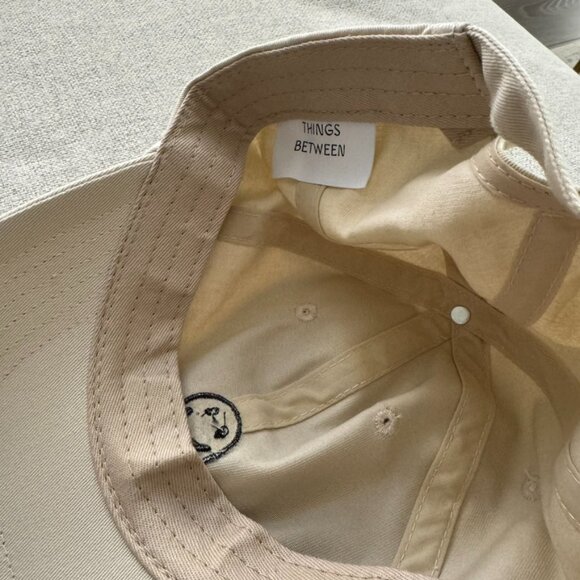 Things Between Cap - Picture 2 of 3